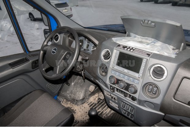 Приборная панель в кабине водителя