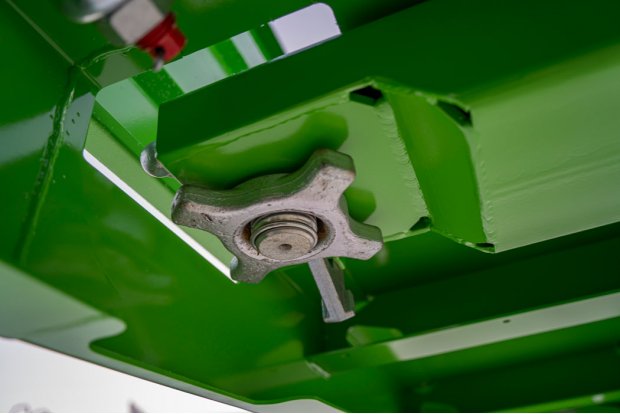 Фитинги для фиксации перевозимых контейнеров