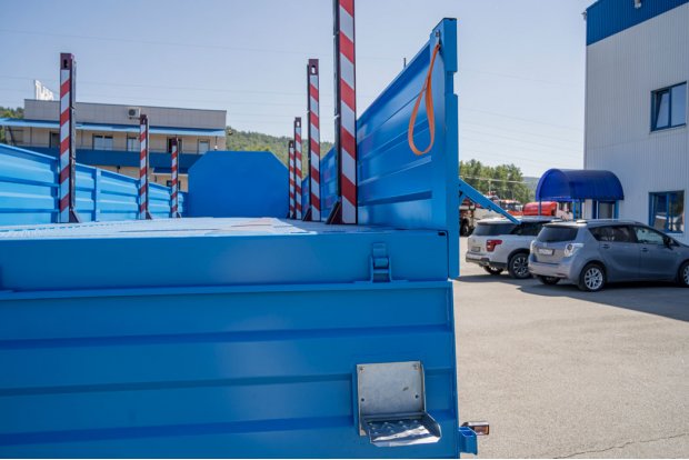 Ступень для подъема на бортовую платформу