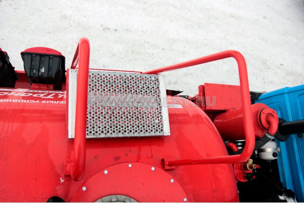 Площадка обслуживания заливной горловины