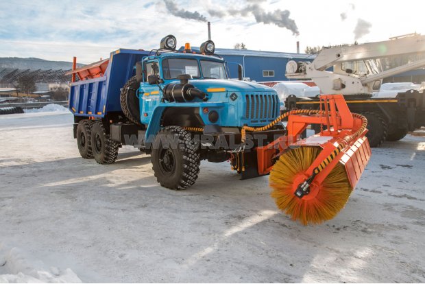Машина для содержания дорог ВМКД-15 на шасси Урал 55571-60
