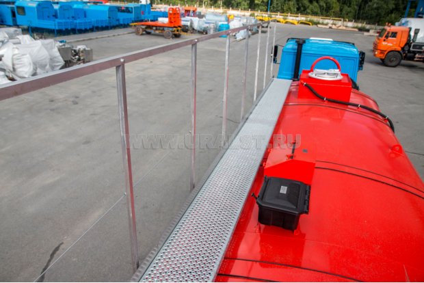 Площадка обслуживания цистерны нефтевоз