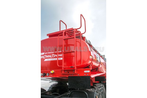 Лестница для подъема на площадку обслуживания