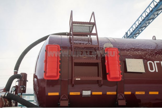 Лестница на площадку обслуживания