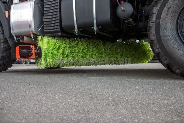 Средняя щетка