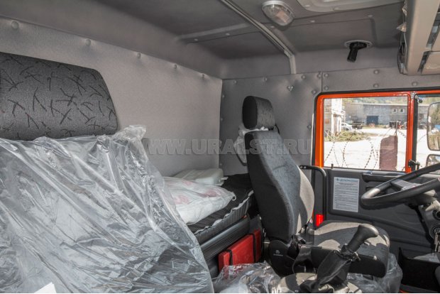 Спальное место в кабине водителя