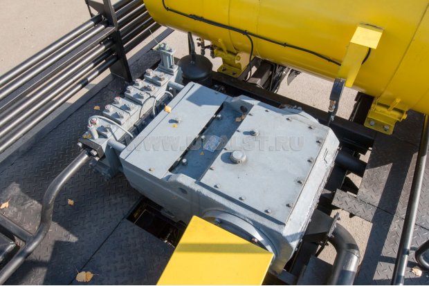 Насос нагнетательный, трехплунжерный