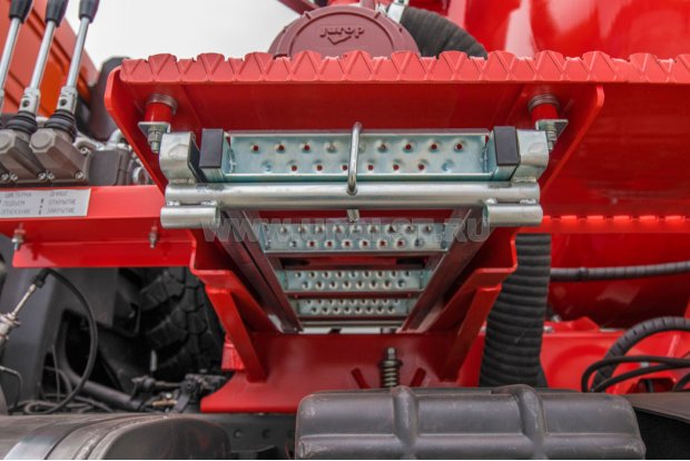 Лестница выдвижная в транспортном положении