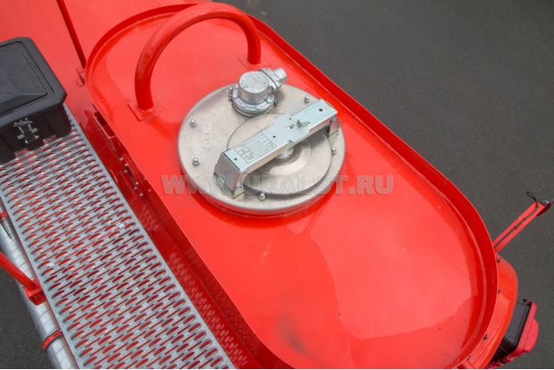 Заливная горловина цистерны