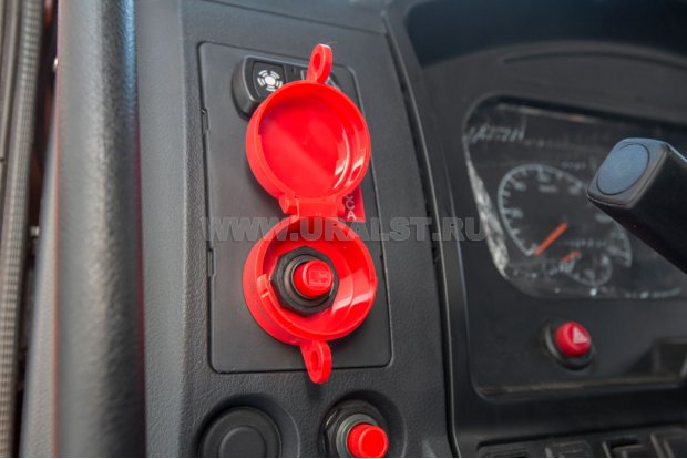 Кнопка отключения массы в кабине по ДОПОГ