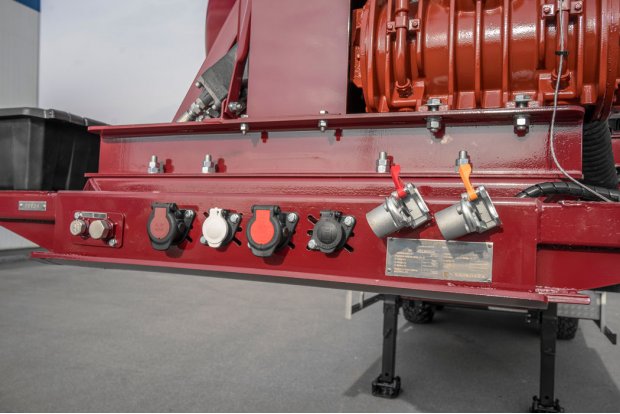 Разъемы для соединения электросистемы и пневмосистемы полуприцепа и тягача