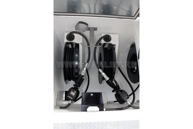 Маслораздаточные катушки с раздаточными пистолетами и счетчиками масла