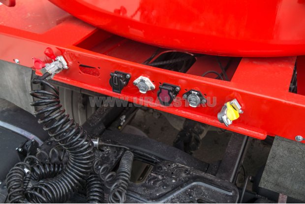 Электро и пневмо разъемы полуприцепа