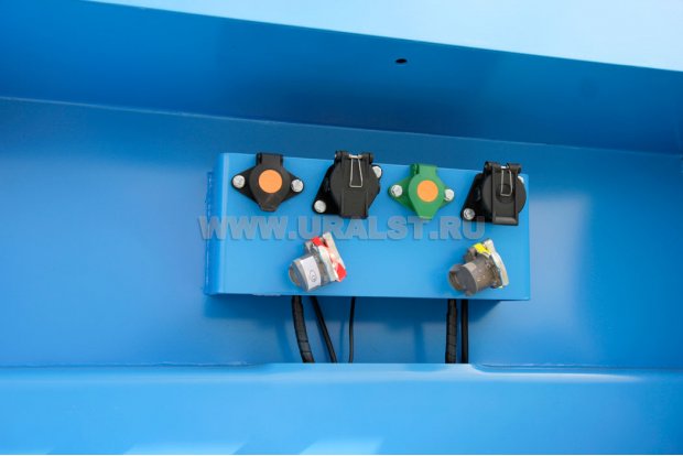 Разъемы для соединения электросистемы и пневмосистемы полуприцепа и тягача