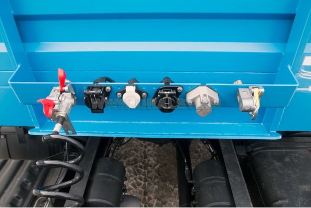 Разъемы пневматичиеской системы и электрической сети