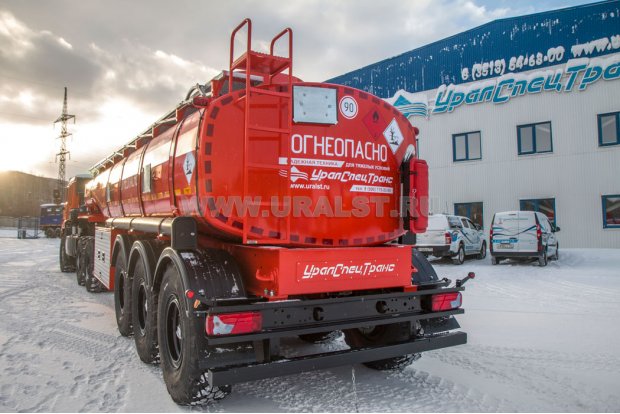 Лестница на площадку обслуживания