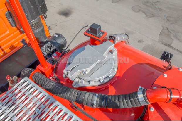 Люк-лаз для чистой воды