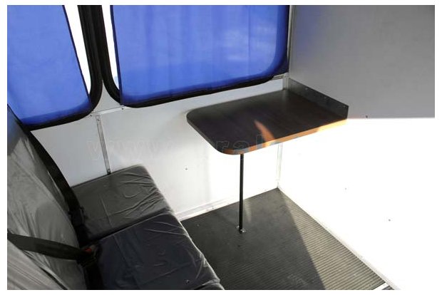 Грузопассажирский автомобиль. Стол