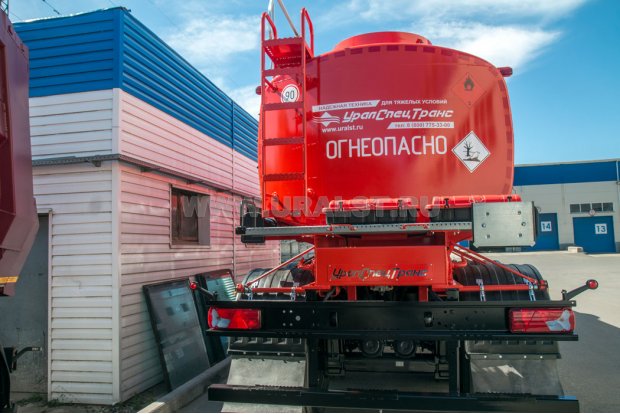 Лестница на площадку обслуживания цистерны