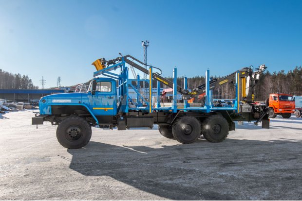 Сортиментовоз с манипулятором VM10L74 УСТ 5453 Урал 4320-60Е5