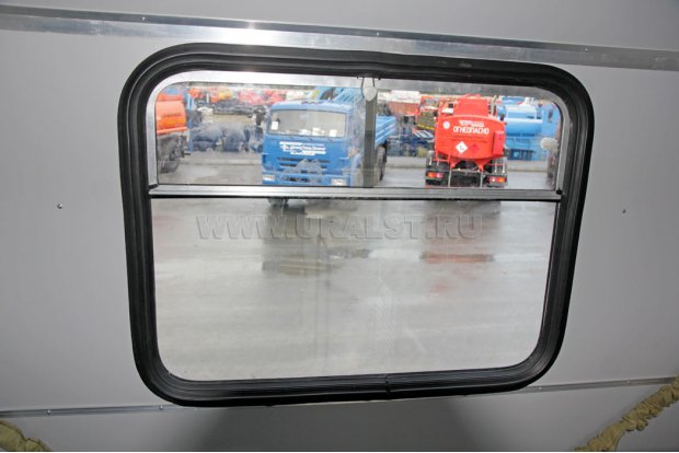 Окно с форточкой