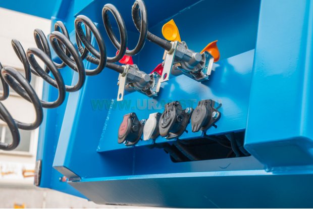 Разъемы для соединения электросистемы и пневмосистемы полуприцепа и тягача