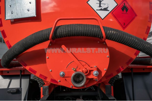 Заборный/сливной узел емкости