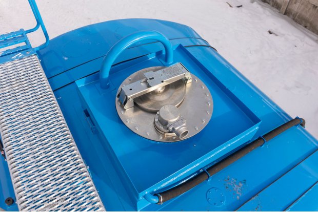 Заливная горловина цистерны