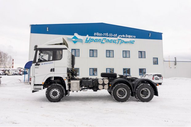 Тягач SHACMAN (ШАКМАН) SX42586V385 6х6 шины 315/80R22.5 ССУ 3,5