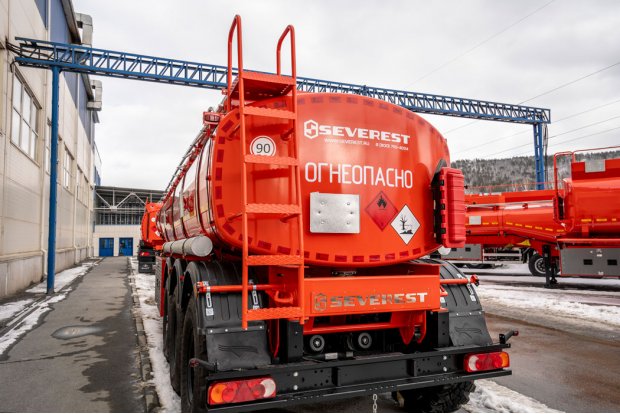 Лестница для подъема на площадку обслуживания цистерны