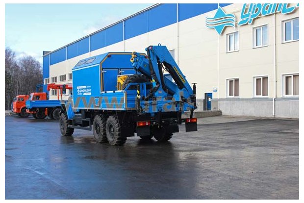 Фургон Урал ПАРМ с краном-манипулятором