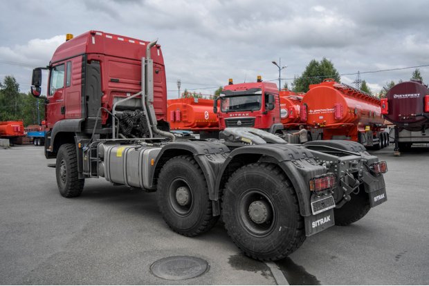 Седельный тягач SITRAK C7H 6х6