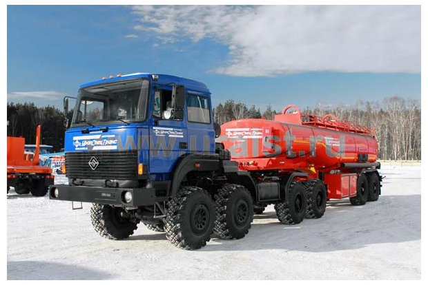 Седельный тягач Урал 8х8 с полуприцепом цистерной ППЦ 22 куб м