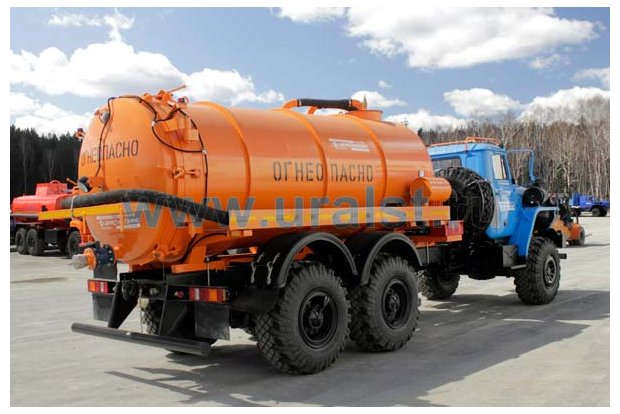 Автоцистерна нефтепромысловая АКН-10