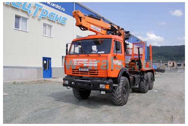 Лесовоз с манипулятором