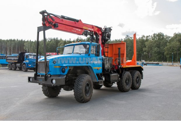 Автомобиль-тягач хлыстотовоз УСТ-5453 с ГМ Epsilon M130L97