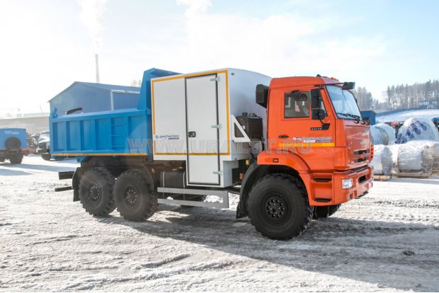 Самосвал Камаз 43118-46 УСТ-5453 с кузовом-фургоном