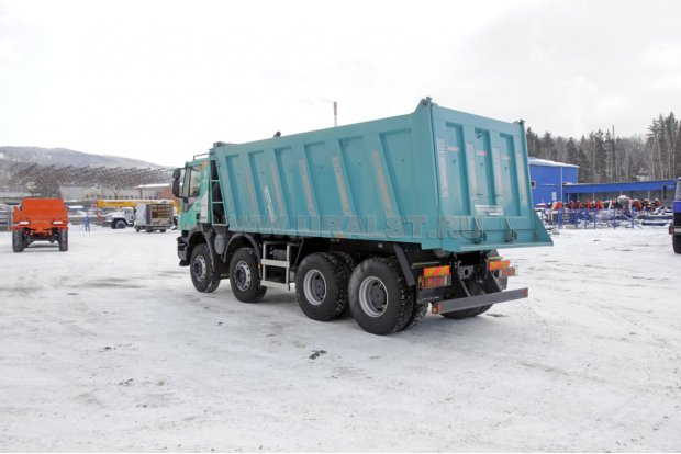 Автомобиль грузовой самосвал на шасси IVECO TRAKKER AD410T42H