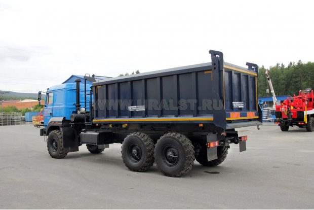 Самосвальный автомобиль Урал 4320-82МА12. Самосвальная навеска 16,6 куб. м