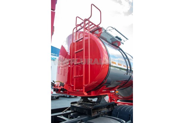 Лестница на площадку обслуживания