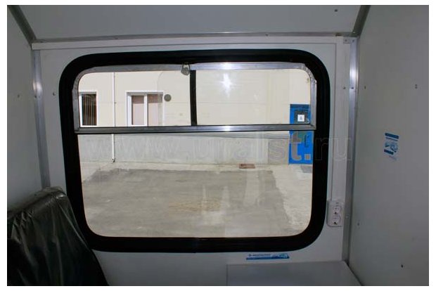 Окно с форточкой пассажирского отсека АРОК