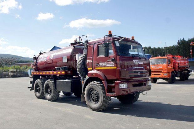 Автоцистерна нефтепромысловая АКН-10