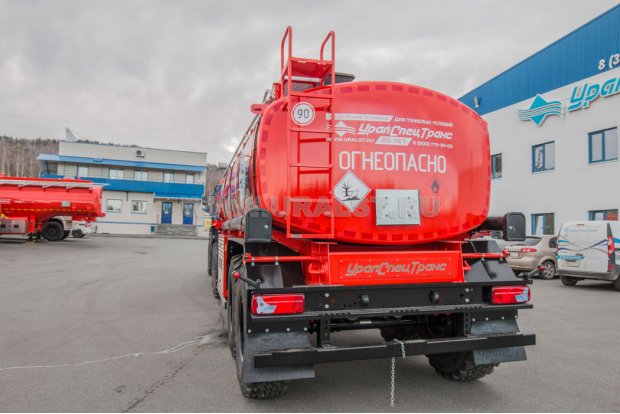 Лестница на площадку обслуживания цистерны