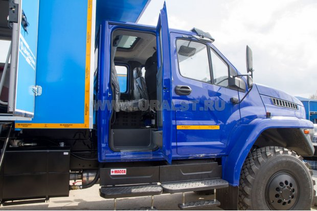 Сдвоенная кабина седельного тягача