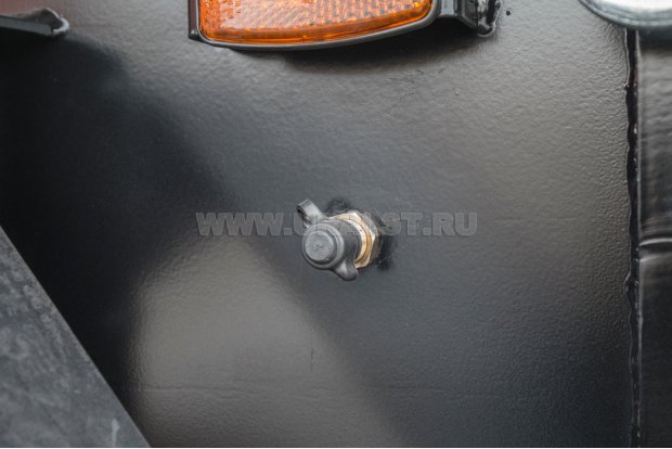 Штуцер подкачки колес