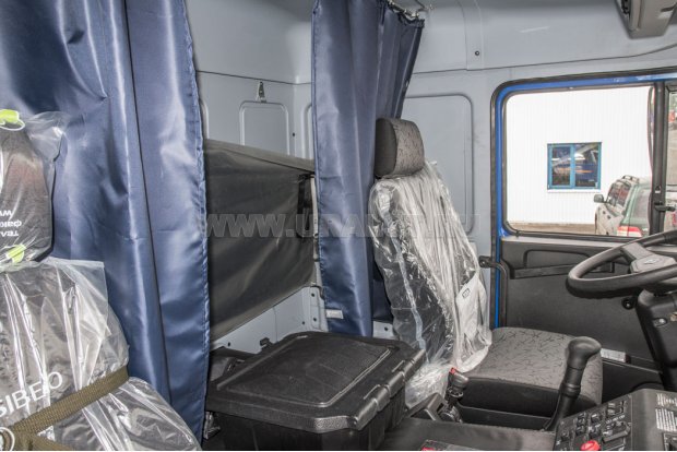 Спальное место в кабине водителя