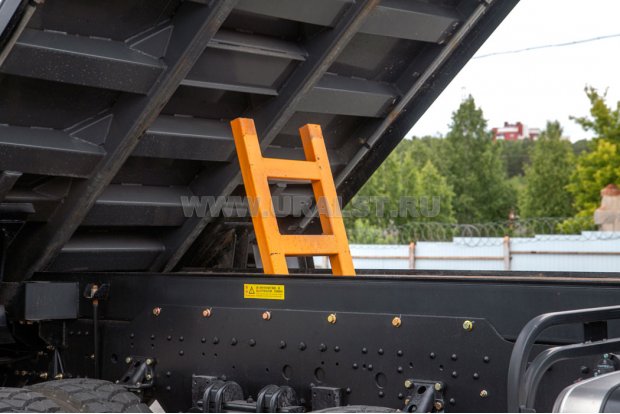 Страховочный упор самосвального кузова