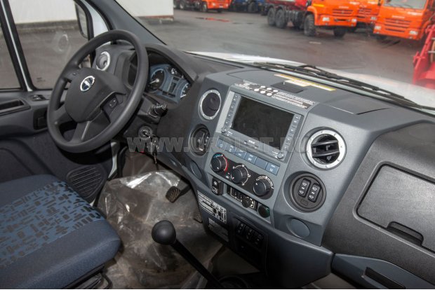 Приборная панель в кабине водителя