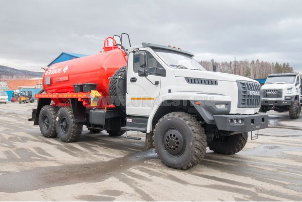 Автоцистерна вакуумная нефтепромысловая АКН-10 КО УСТ 5453 Урал NEXT 4320-72Е5Г38, рев. люк, доработка под ДОПОГ, УВЭОС