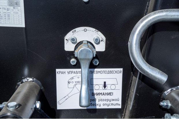 Кран управления подвеской